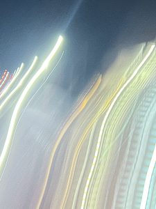 急激な寒暖差に、身体がついていけてませんよね？皆さん、大丈夫ですか？
　
私は、先日月が綺麗だなぁと思って
パシャ！と！
撮れた写真は、月ではなく、
いったい何がとれたのでしょうか？
誰か、分かる方教えて下さい！
不思議な、でも綺麗な写真だったので
掲載させていただきます♪

これから、ますます寒くなって
身体の不調が、出やすくなりますね！
そんな時は、ヴィラで少しでも大事な身体を労ってあげて下さいね。

ご来店、お待ちしております♪